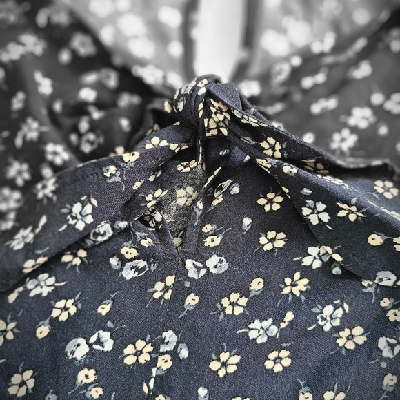 Hollister - Picture 5 of 5